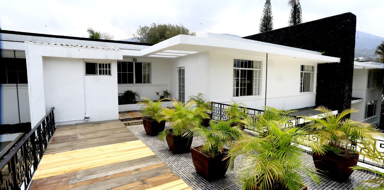 residencia-presidencial-se-convierte-en-un-lugar-de-descanso-para-300-profesionales-de-la-salud